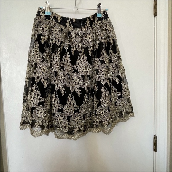 Buttons Brand Skirt From Francessa’s - Picture 8 of 13